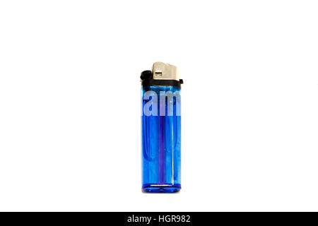 Monouso blu accendisigari su sfondo bianco Foto Stock