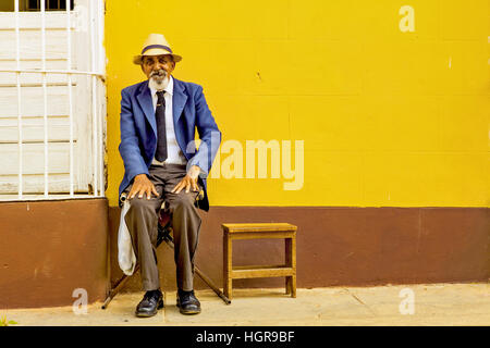 Trinidad, Cuba - Dicembre 18, 2016: Ritratto di un uomo cubano con sigaro, Trinidad, Cuba Foto Stock