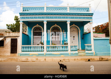 Trinidad, Cuba - Dicembre 18, 2016: tipico alloggio privato (casa particolare) in un colorato casa coloniale di Trinidad (Patrimonio Mondiale UNESCO). Foto Stock