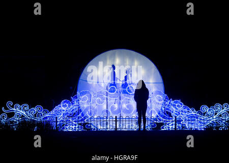 La magica lanterna cinese festival si apre a roundhay park a Leeds, West Yorkshire. 40.000 lampadine sono stati utilizzati. Foto Stock