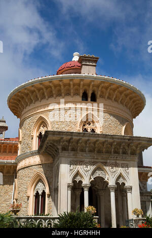 Ingresso principale con la Torre Sud, Palazzo di Monserrate, Sintra, Sito Patrimonio Mondiale dell'UNESCO, Portogallo Foto Stock