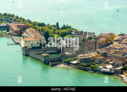 Castello Scaligero, Sirmione, penisola, il Lago di Garda, Lombardia, Italia Foto Stock