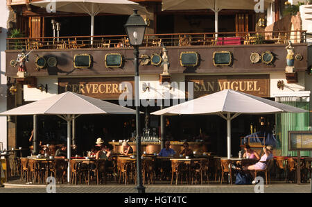 Ristorante nel vecchio porto di Puerto del Carmen, Lanzarote, Isole Canarie, Spagna Foto Stock