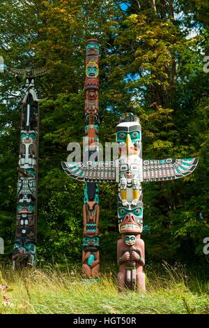 Native American totem, Prime Nazioni, Stanley Park, Vancouver, British Columbia, Canada Foto Stock