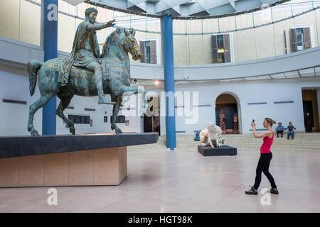 Roman statua in bronzo di Marco Aurelio visualizzati nei musei Capitolini di Roma Foto Stock