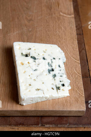 Un cuneo francese di formaggio blu Foto Stock