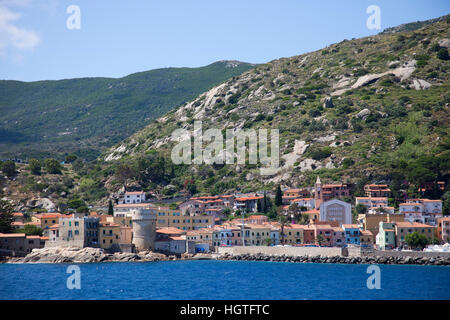 Giglio Village e il porto, l'Isola del Giglio, Arcipelago Toscano, Toscana, Italia, Europa Foto Stock