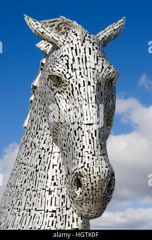 Il Kelpies -Andy Scott del cavallo della testa di sculture a Falkirk del parco di elica sul canale di Forth e Clyde Foto Stock