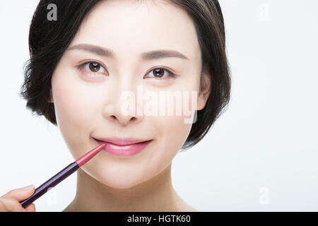 Ritratto di giovane donna sorridente con il rossetto Foto Stock