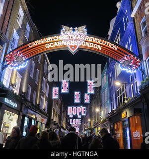 Le decorazioni di Natale in Carnaby Street London Inghilterra England Foto Stock