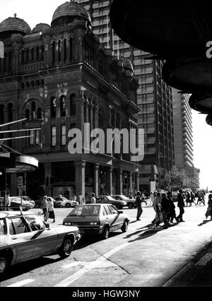 AJAXNETPHOTO. 1987. SYDNEY, Australia. - Vista dal Market street verso l'intersezione A GEORGE STREET. Foto:JONATHAN EASTLAND/AJAX REF:SYDNEY 1987 Foto Stock
