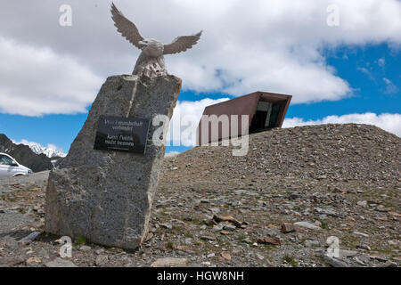 Amicizia monumento, al passo Rombo alta Alpine road, Tirolo, Austria, Europa, Passo Rombo Foto Stock