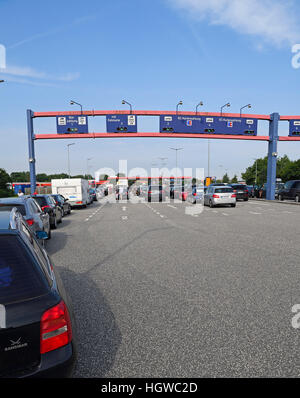 Wartebereich zum Sylt Shuttle, Autozug in Niebuell, Verbindung der Insel Sylt mit dem Festland, Nordfriesland, Schleswig-Holstein, Deutschland, Niebüll Foto Stock