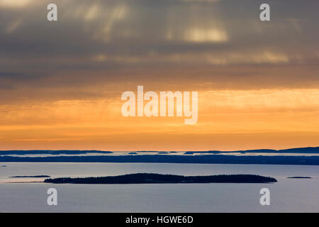 Nuvole sulla baia di Penobscot come visto da Mount Battie in Camden Hills State Park. Camden, Maine. Caduta. Foto Stock