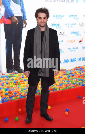 Il tedesco premiere di 'Ploetzlich Papa (Domani tout iniziare)' allo Zoo Palast movie theater. Dotato di: Oliver Wnuk Dove: Berlino, Germania Quando: 12 Dic 2016 Foto Stock