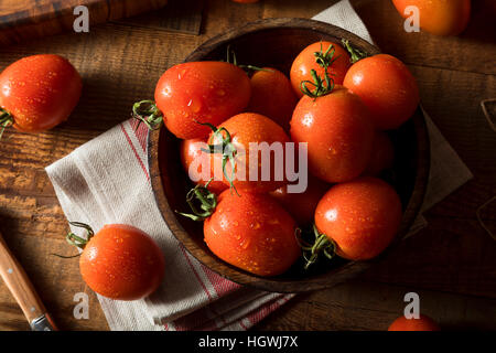 Materie organico rosso pomodoro Roma pronti per la cottura Foto Stock