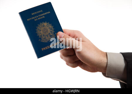 In possesso di un passaporto brasiliano. Foto Stock