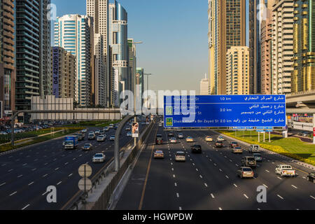 Sheikh Zayed Road, Dubai, Emirati Arabi Uniti Foto Stock