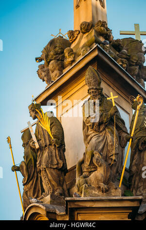 Dettaglio della Colonna della Santissima Trinità. Statua vicino la chiesa di San Nicola. Lesser Town a Praga, Repubblica Ceca Foto Stock