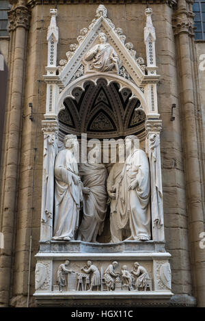 Firenze. L'Italia. La scultura del 'Quattro Coronati Masters", di Nanni di Banco (ca. 1380-1385-1421), ca. 1410-15, sulla facciata di Orsanmichele. Foto Stock