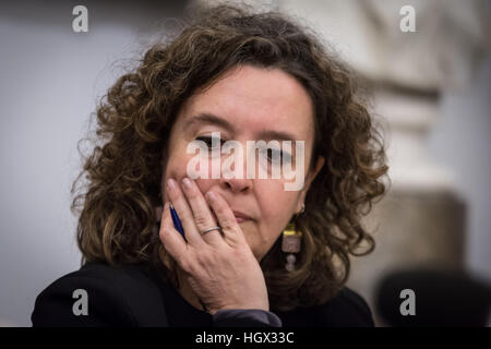 Roma, Italia. Xiii gen, 2017. Consigliere per la persona, la scuola e la comunità di sostegno di Roma Capitale Laura Baldassarre durante la conferenza stampa di presentazione del progetto '#RomaAscoltaRoma'. © Andrea Ronchini/Pacific Press/Alamy Live News Foto Stock
