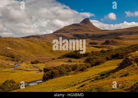 Highlands vicino a Elphin, nella costa occidentale della Scozia, Regno Unito Foto Stock