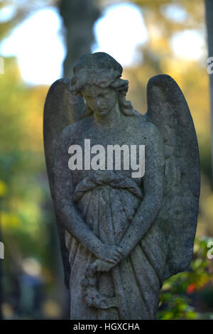 Trauerfigur, Grab, Alter San-Matthaeus-Kirchhof, Schoeneberg, Berlino, Deutschland, Alter San-Matthäus-Kirchhof Foto Stock