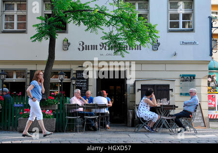 Ristorante Zum Nussbaum, Propststrasse, Nikolaiviertel, Mitte di Berlino, Deutschland Foto Stock