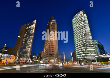 Hochhaeuser, Potsdamer Platz e il Tiergarten, nel quartiere Mitte di Berlino, Deutschland Foto Stock