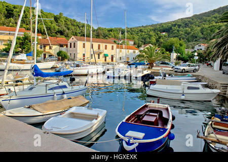 Mali Iz adriatic safe harbor, Dalmazia, Croazia Foto Stock