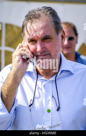 L ex calciatore George Best, fotografato all Ippodromo di Brighton. Foto Stock