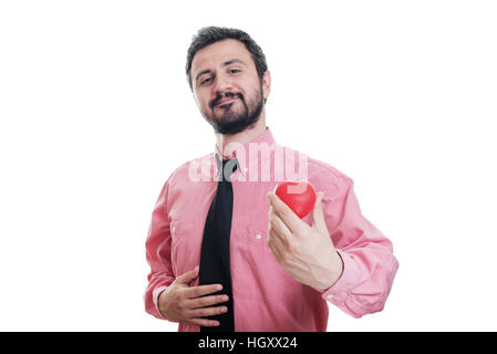Giovane uomo con la forma di un cuore rosso Foto Stock