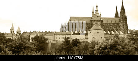 Panorama della kathedral e Fortezza Vecchia di Praga Foto Stock