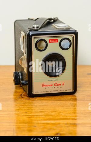 Classic Box Kodak Brownie fotocamera su legno lucidato top Foto Stock