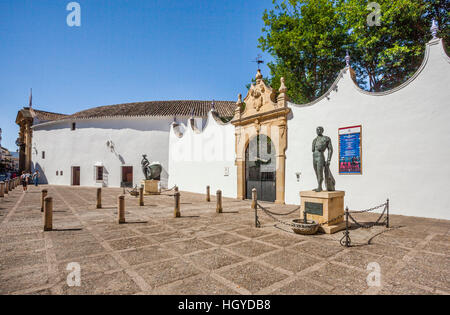 Spagna, Andalusia, provincia di Malaga, Ronda, sculture di famosi toreri Antonio Ortonez e Cayeatano Ordonez (figlio e padre) Foto Stock