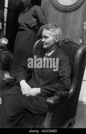 Marie Curie, Polish-Born fisico francese, ritratto durante il viaggio negli Stati Uniti per raccogliere fondi per la ricerca radio, Bain News Service, 1921 Foto Stock