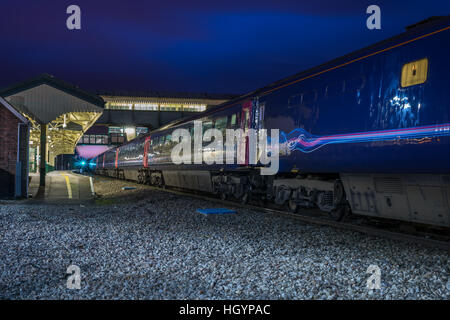 Regno Unito - Previsioni del tempo - con parti della sofferenza nel Regno Unito a condizioni atmosferiche estreme, il sud-ovest dell'Inghilterra rimane in gran parte intatto con la rete ferroviaria in esecuzione sul tempo. Credito: Terry Mathews/Alamy Live News Foto Stock