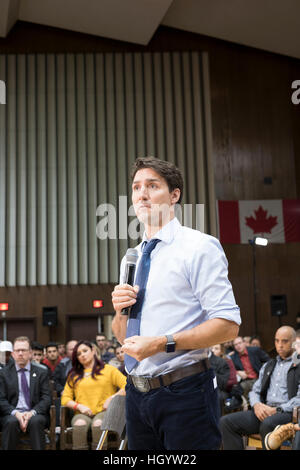 London, Ontario, Canada, 13 gennaio, 2017. Justin Trudeau, primo ministro del Canada, parla in municipio Q&A nella Alumni Hall di Londra Università di Western Ontario. Londra è stata una delle sue battute di arresto come parte del suo cross-country tour. Credito: Rubens Alarcon/Alamy Live News Foto Stock