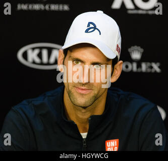 MELBOURNE, Australia - 14 gennaio 2017: Novak Djokovic di Serbia parla durante una conferenza stampa prima di iniziare il 2017 Open di Australia a Melbourne Park a Melbourne, Australia. Credito: Frank Molter/Alamy Live News Foto Stock