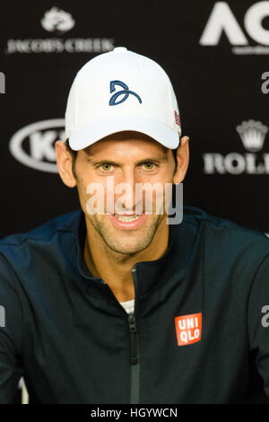 MELBOURNE, Australia - 14 gennaio 2017: Novak Djokovic di Serbia parla durante una conferenza stampa prima di iniziare il 2017 Open di Australia a Melbourne Park a Melbourne, Australia. Credito: Frank Molter/Alamy Live News Foto Stock