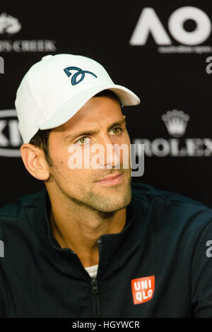 MELBOURNE, Australia - 14 gennaio 2017: Novak Djokovic di Serbia parla durante una conferenza stampa prima di iniziare il 2017 Open di Australia a Melbourne Park a Melbourne, Australia. Credito: Frank Molter/Alamy Live News Foto Stock