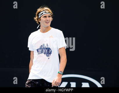 MELBOURNE, Australia - 14 gennaio 2017: Alexander Zverev della Germania durante una sessione di formazione prima di iniziare il 2017 Open di Australia a Melbourne Park a Melbourne, Australia. Credito: Frank Molter/Alamy Live News Foto Stock