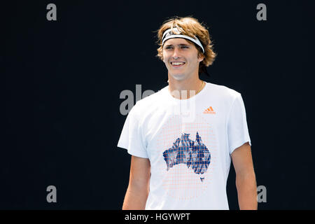 MELBOURNE, Australia - 14 gennaio 2017: Alexander Zverev della Germania durante una sessione di formazione prima di iniziare il 2017 Open di Australia a Melbourne Park a Melbourne, Australia. Credito: Frank Molter/Alamy Live News Foto Stock