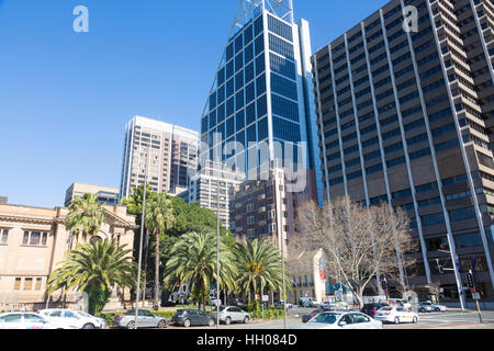 Sydney Macquarie Street con la Deutsche Bank e Tower NSW biblioteca dello stato,Sydney , Australia Foto Stock