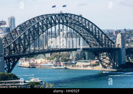 Guardando a Nord attraverso il Ponte del Porto di Sydney, Sydney, Australia Foto Stock