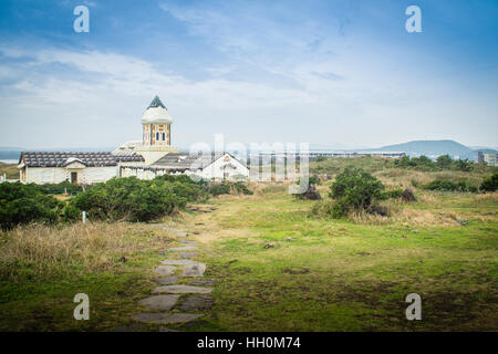 Bellissima chiesa cattolica a Seopjikoji, situato alla fine della sponda orientale dell'Isola di Jeju. 'Seopji' è il vecchio nome per l'area, e 'Koji' è Foto Stock