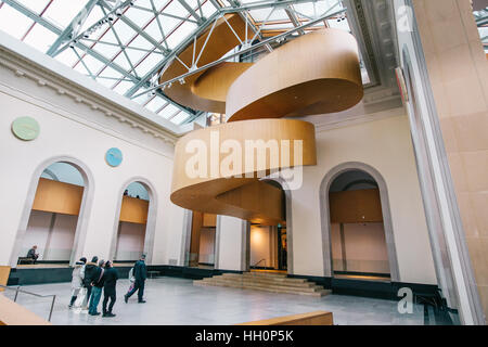 Frank Gehry stella a spirale caso all'interno di galleria d'arte ontario Foto Stock
