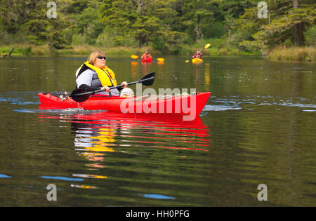 Kayaker su Beaver Creek, Brian stand Parco Statale, Oregon Foto Stock