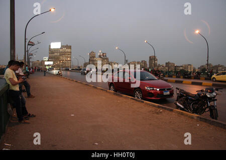 Il Cairo dal ponte di università Foto Stock