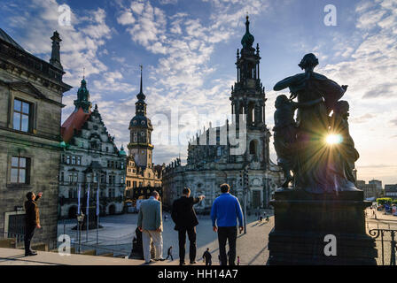 Dresda: guarda da Brühlsche terrazza sul castello e la chiesa di corte, , Sachsen, Sassonia, Germania Foto Stock